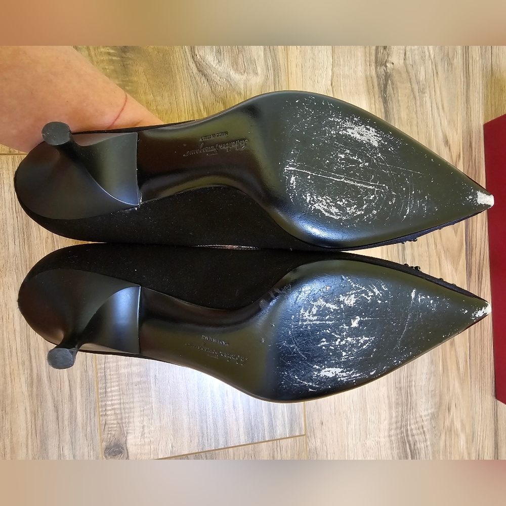 Salvatore Ferragamo satin heels with crystals - Picture 6 of 15